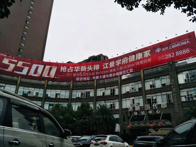 ����V����